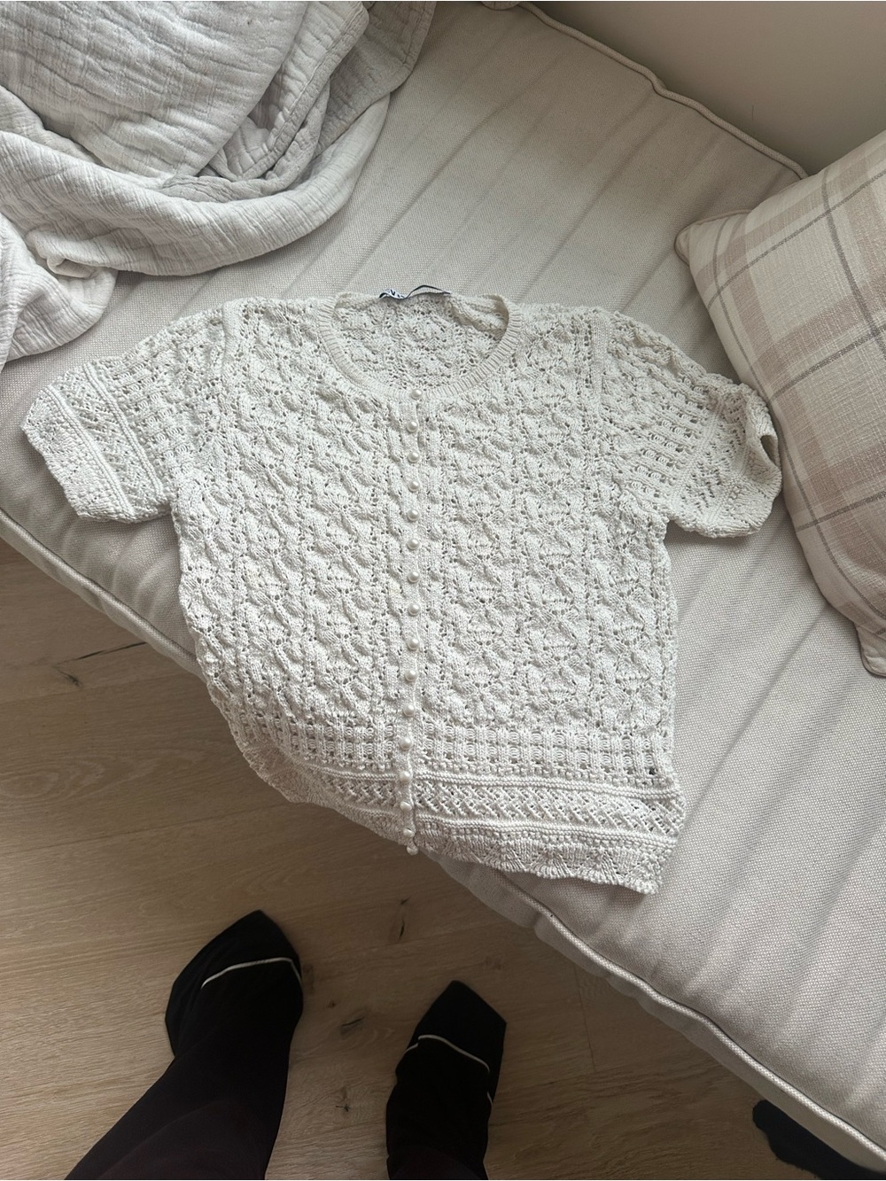 ZARA Textured Knit Short Sleeve Sweater in Ivory
